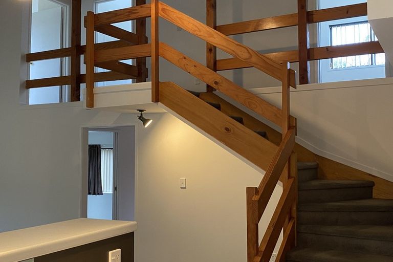 Photo of property in 34 Birman Close, Half Moon Bay, Auckland, 2012