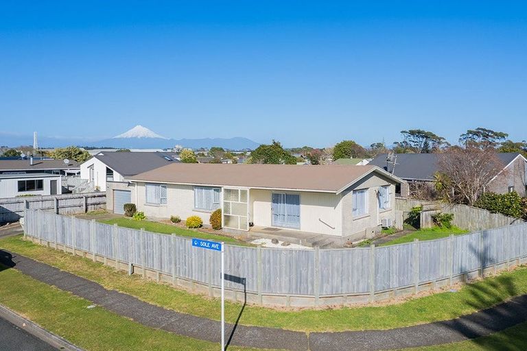 Photo of property in 2 Sole Avenue, Bell Block, New Plymouth, 4312