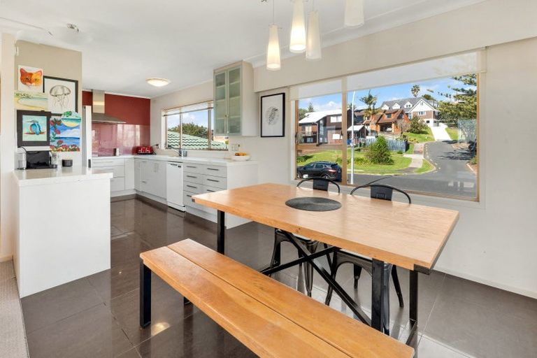 Photo of property in 7 Sunnyview Avenue, Shelly Park, Auckland, 2014