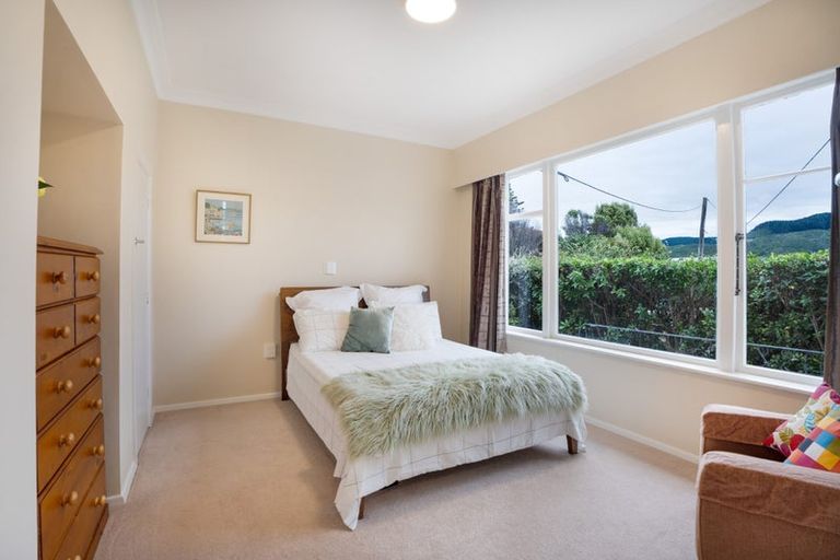 Photo of property in 30 Tawa Terrace, Tawa, Wellington, 5028