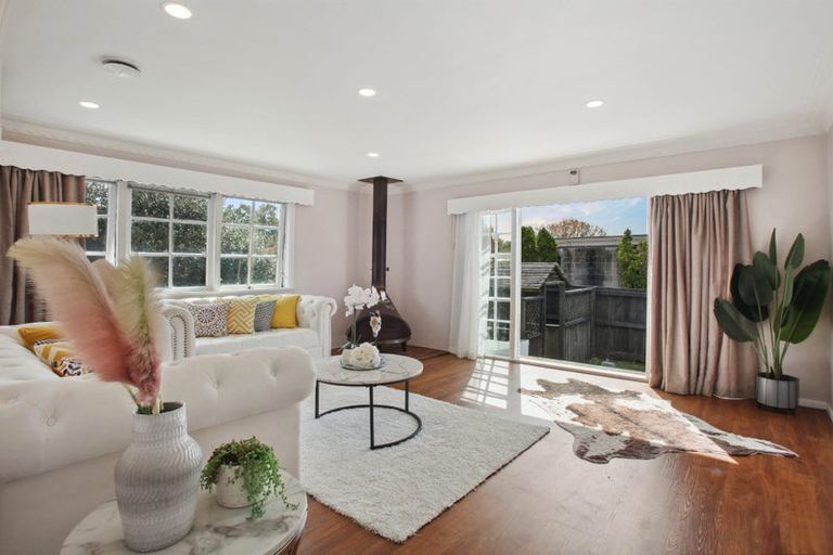 Photo of property in 32 Glenmore Road, Sunnyhills, Auckland, 2010