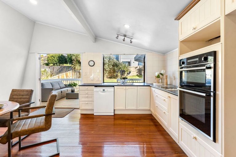 Photo of property in 3 Walnut Lane, Browns Bay, Auckland, 0630