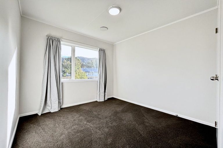 Photo of property in 350 Wellington Road, Wainuiomata, Lower Hutt, 5014