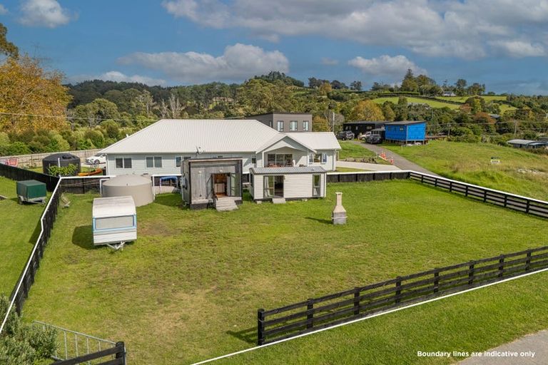 Photo of property in 1 Tinirau Place, Cooks Beach, 3591