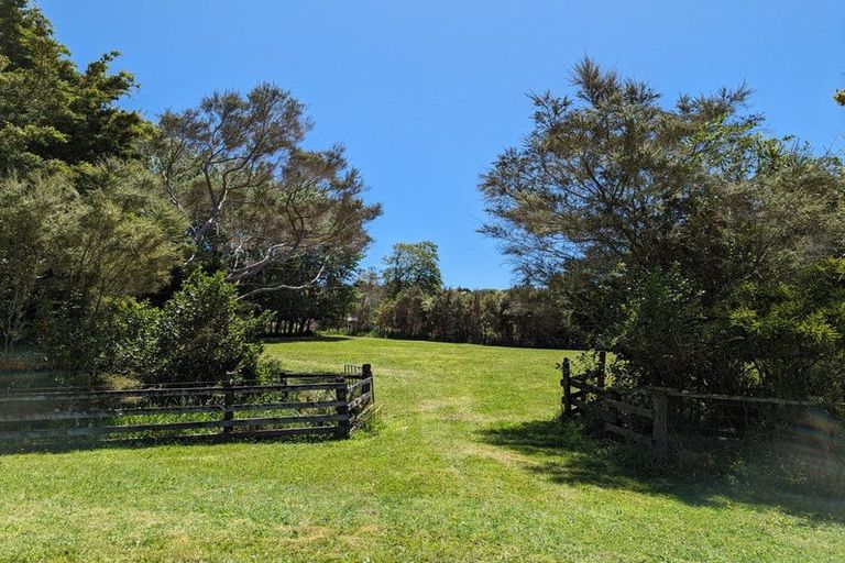 Photo of property in 1021 Old North Road, Waimauku, 0882
