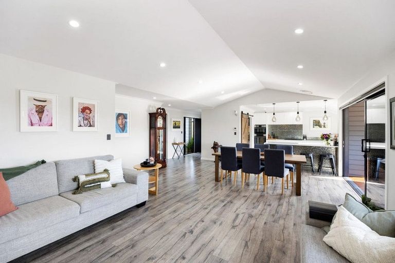 Photo of property in 11 South Oaks Close, Pukemoremore, Cambridge, 3493