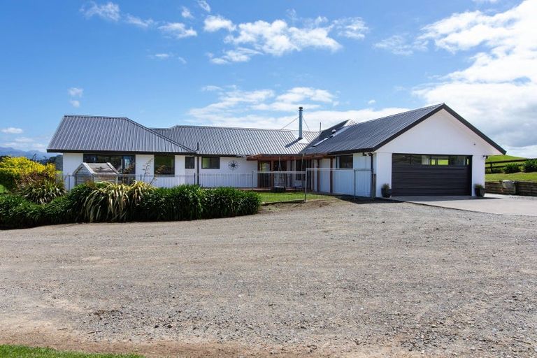 Photo of property in 14 Centre Road, Matamau, Dannevirke, 4977