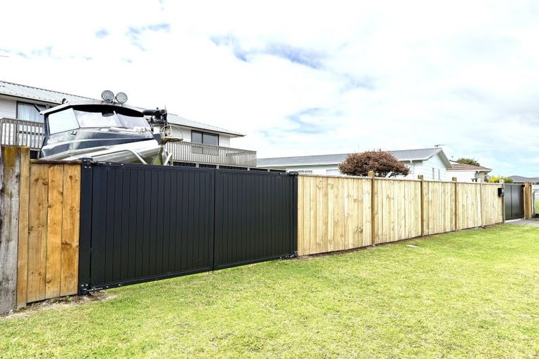 Photo of property in 18 Aratapu Street, Waitara, 4320