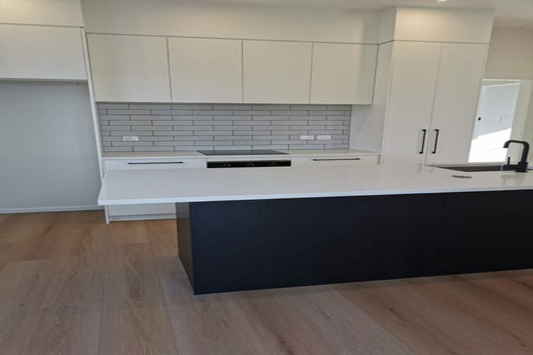 Photo of property in 4/141 Colwill Road, Massey, Auckland, 0614