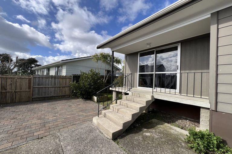 Photo of property in 2/6 Edwin Freeman Place, Ranui, Auckland, 0612