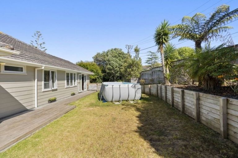 Photo of property in 20 Wyoming Avenue, Murrays Bay, Auckland, 0630