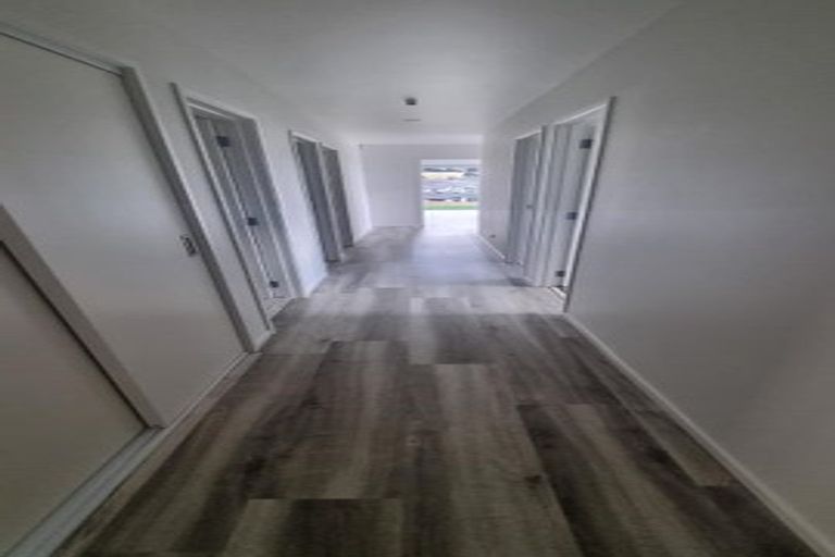 Photo of property in 8 Monterey Rise, Te Kamo, 0112