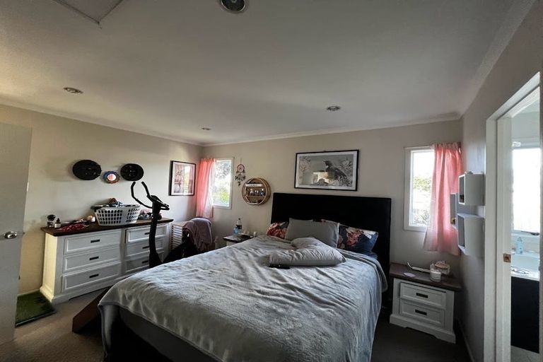 Photo of property in 1/728 Beach Road, Browns Bay, Auckland, 0630