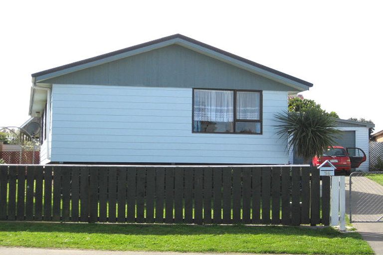 Photo of property in 54 Hinau Street, Castlecliff, Whanganui, 4501