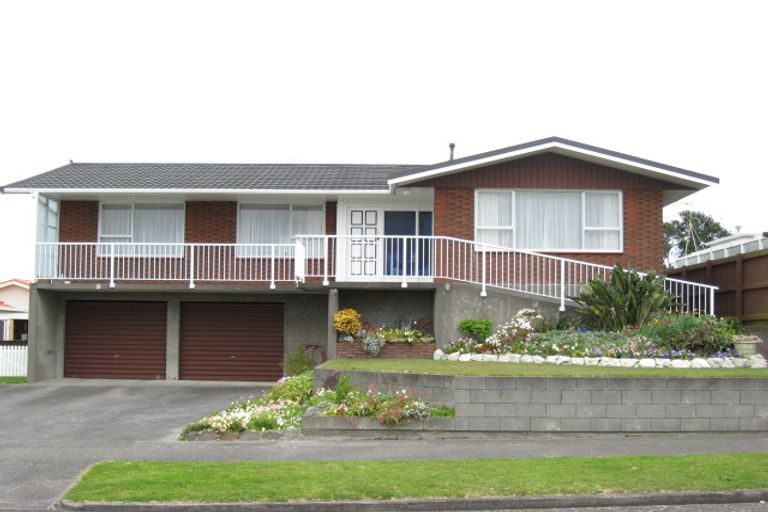 Photo of property in 6 Record Street, Fitzroy, New Plymouth, 4312