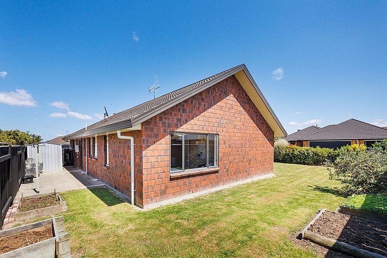 Photo of property in 4 Nevada Way, Kelvin Grove, Palmerston North, 4414