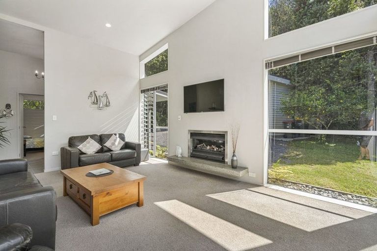 Photo of property in 10 Beach Street, Sandspit, Warkworth, 0982