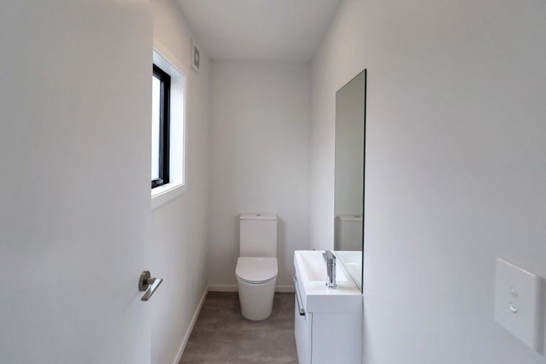 Photo of property in 137 Whites Line East, Waiwhetu, Lower Hutt, 5010