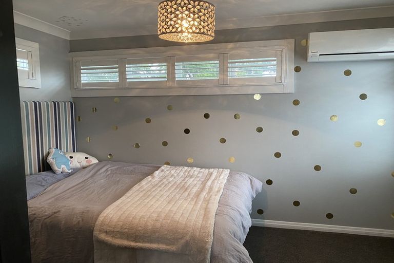 Photo of property in 1/27 Onewa Road, Northcote, Auckland, 0627