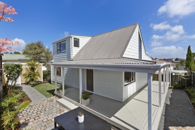 Photo of property in 2/58 Hepburn Road, Glendene, Auckland, 0602