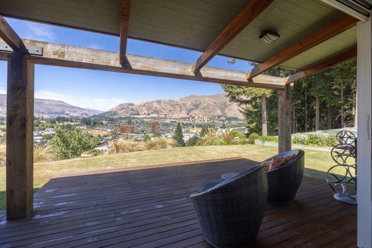 Photo of property in 12 Hillview Place, Wanaka, 9305