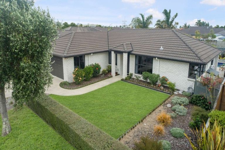 Photo of property in 16 Carrington Drive, Papamoa Beach, Papamoa, 3118