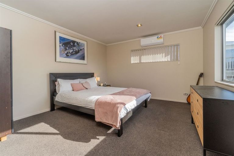 Photo of property in 4313a Great North Road, Glendene, Auckland, 0602