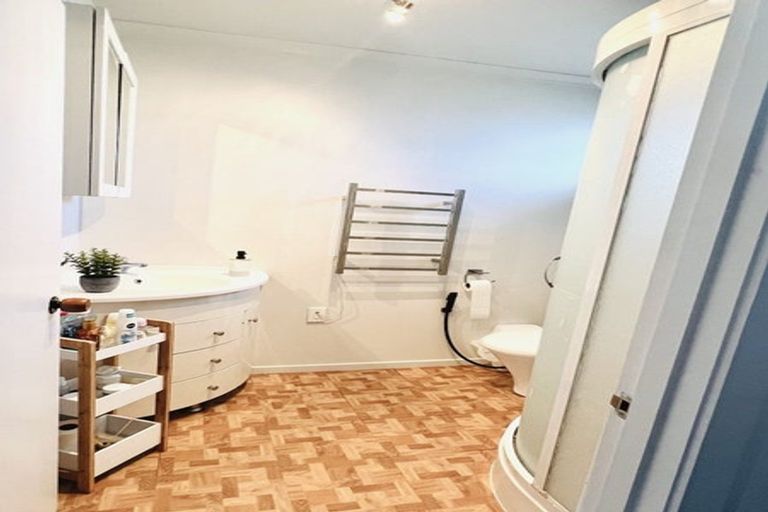 Photo of property in 11c Bamboo Grove, Kelston, Auckland, 0602