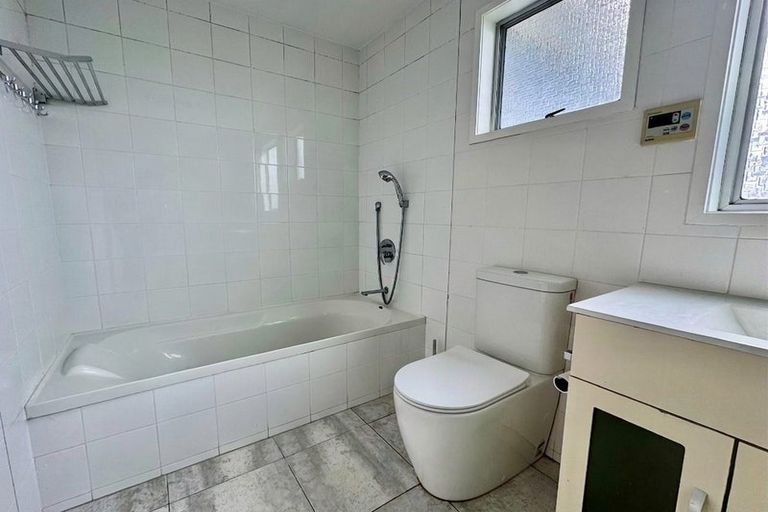 Photo of property in 49 Rosewarne Crescent, Glendene, Auckland, 0602