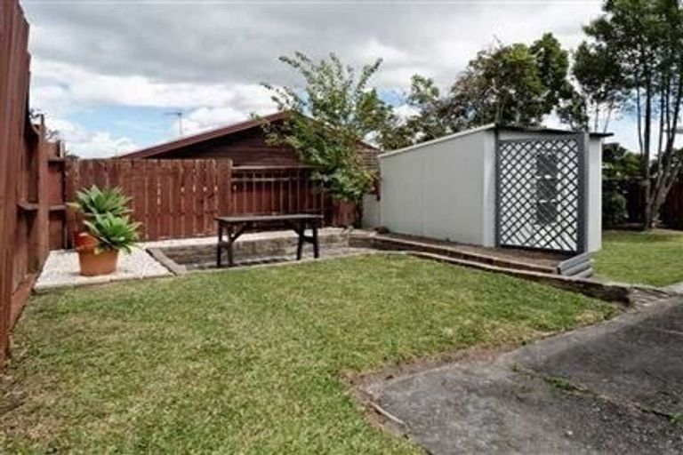 Photo of property in 1/55 Awaroa Road, Sunnyvale, Auckland, 0612