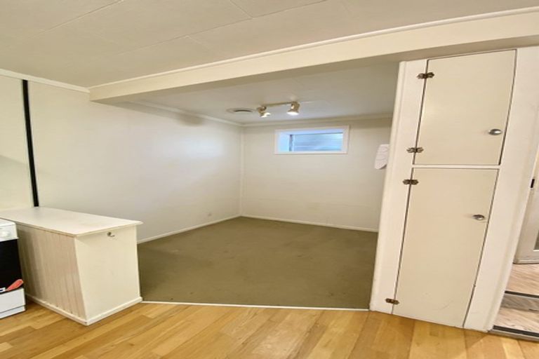 Photo of property in 27 Mahara Avenue, Birkenhead, Auckland, 0626