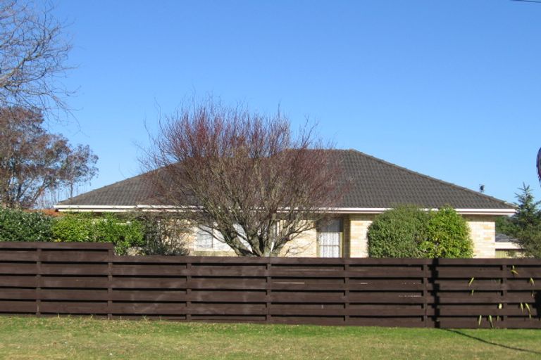 Photo of property in 2/105 Old Wairoa Road, Papakura, 2110
