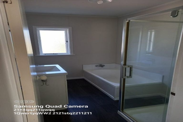 Photo of property in 45 Sylvan Crescent, Te Atatu South, Auckland, 0610