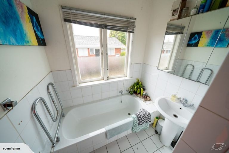 Photo of property in 21 Seabrook Avenue, New Lynn, Auckland, 0600