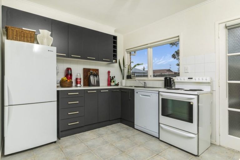 Photo of property in 3/38 Old Lake Road, Narrow Neck, Auckland, 0624