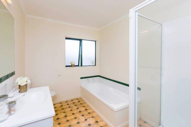 Photo of property in 20a Oxford Crescent, Ebdentown, Upper Hutt, 5018