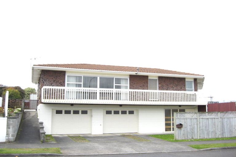 Photo of property in 2 Longview Drive, Merrilands, New Plymouth, 4312