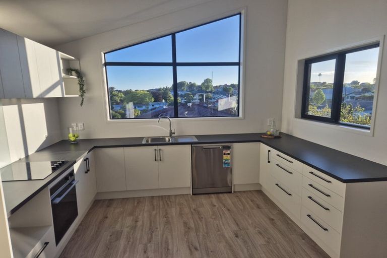 Photo of property in 4/3 Huia Avenue, Forest Lake, Hamilton, 3200
