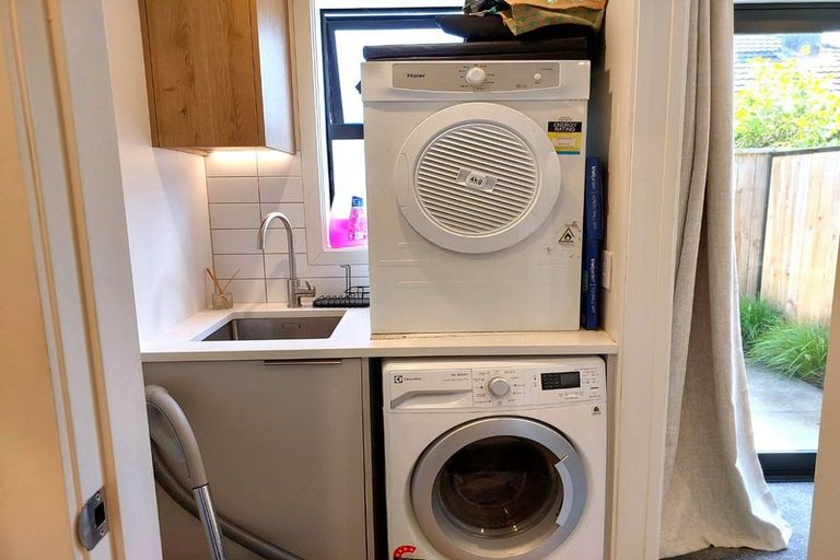 Photo of property in 3/33 Sladden Street, Naenae, Lower Hutt, 5011