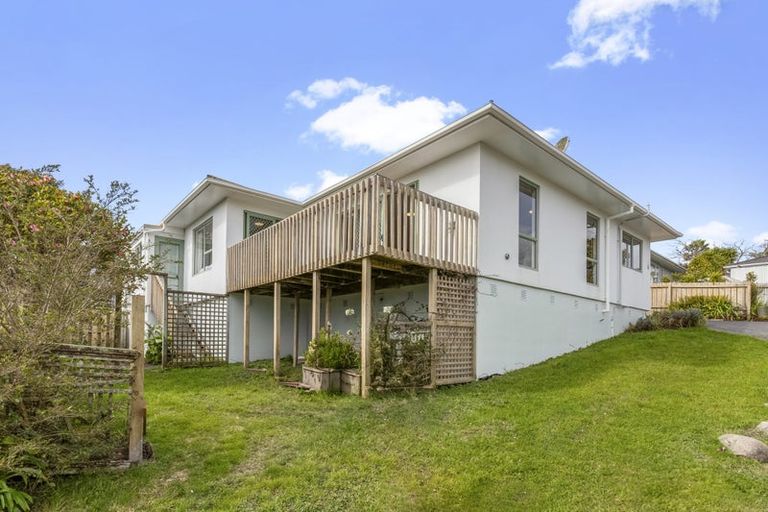 Photo of property in 1/43 Sungrove Rise, Sunnyvale, Auckland, 0612