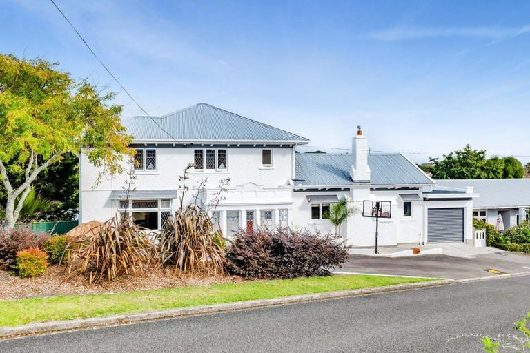 Photo of property in 6 Ridge Lane, New Plymouth, 4310