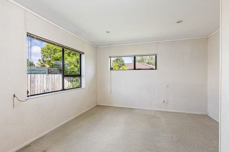 Photo of property in 19 Sturges Road, Henderson, Auckland, 0612