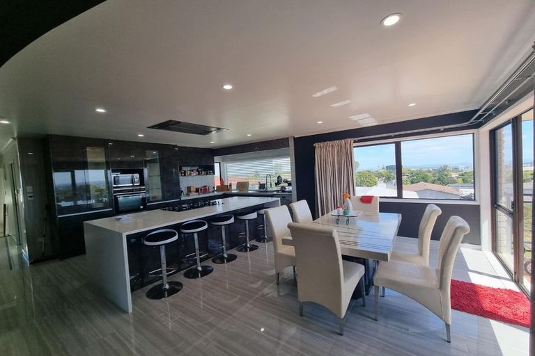 Photo of property in 54 Redoubt Road, Clover Park, Auckland, 2105