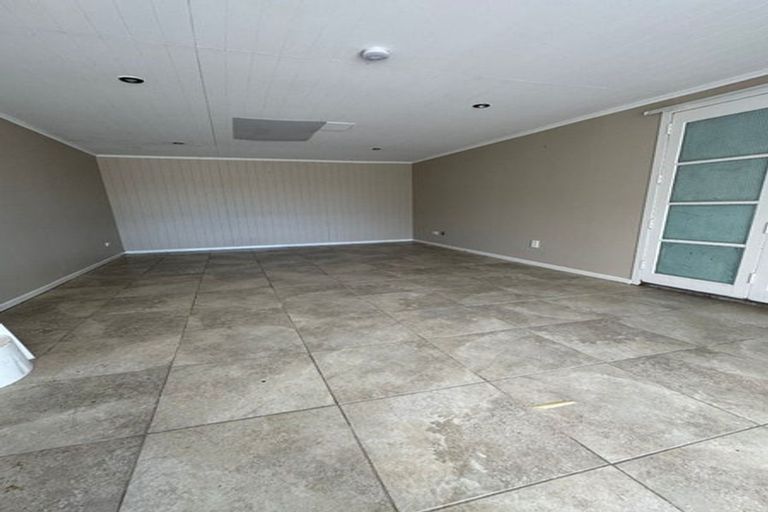 Photo of property in 25 Ellesmere Crescent, Pakuranga Heights, Auckland, 2010