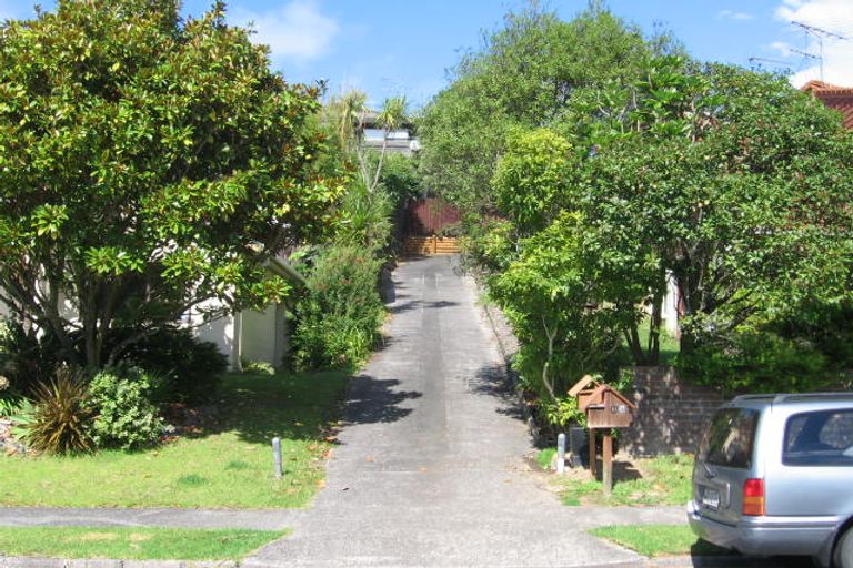 Photo of property in 2/10 Tiri View Place, Waiake, Auckland, 0630