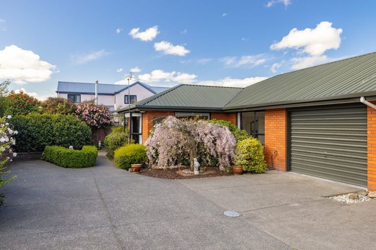 Photo of property in 2/6 Goodall Place, Redwood, Christchurch, 8051