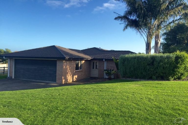 Photo of property in 3 Frank Knight Place, Waiuku, 2123
