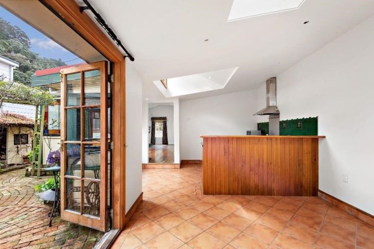 Photo of property in 7 Poplar Grove, Thorndon, Wellington, 6011