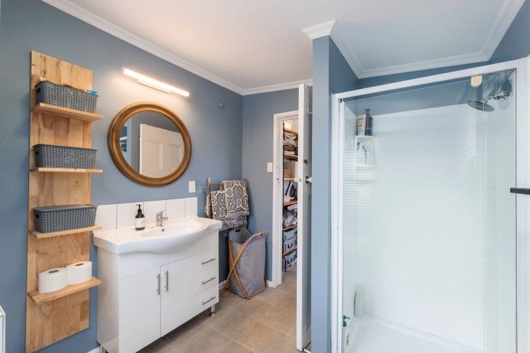 Photo of property in 21a Korau Grove, Stokes Valley, Lower Hutt, 5019