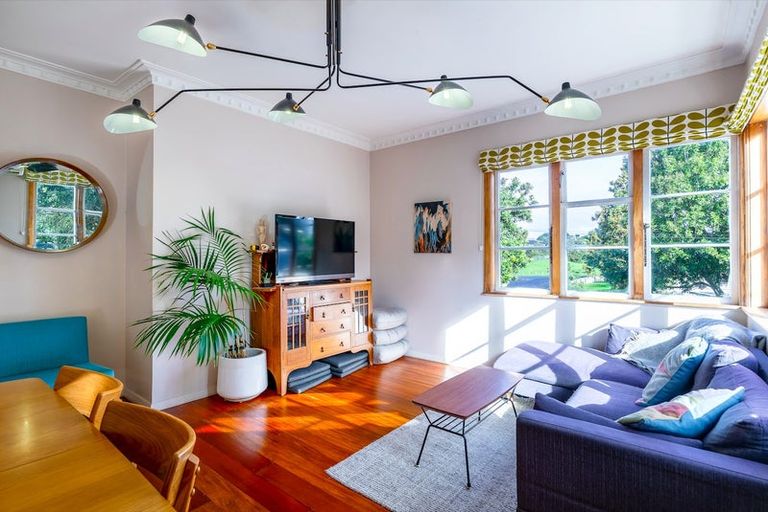 Photo of property in 8 Barrister Avenue, Mount Roskill, Auckland, 1042